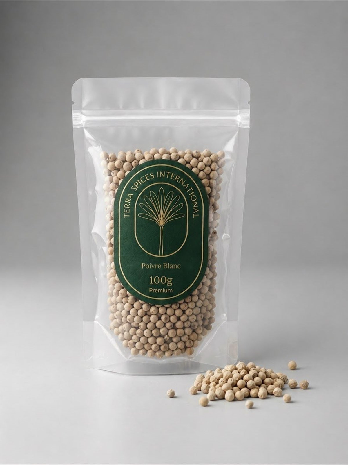 Sachet Terra Spices de poivre blanc, 100 g, grains disposés devant le sachet